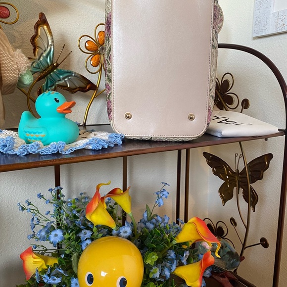 SOLD!!   Amelia in Ivory  Labyrinth + Pink Icing magnolia! - Picture 6 of 13